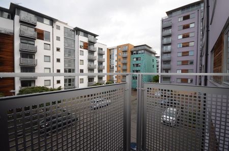 2 bedroom flat to rent - Photo 3