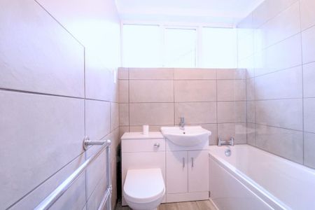 2 bedroom bungalow to rent - Photo 2