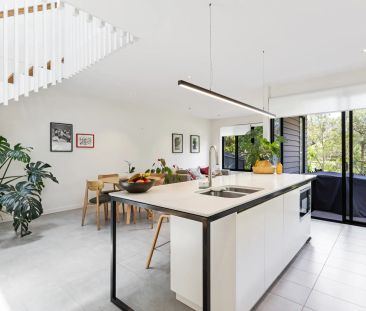 Elegant architecturally designed townhome with Kedron Brook views - Photo 1