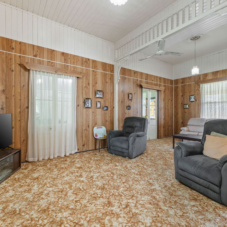 3 Bedroom Queenslander - Great Location - Photo 1