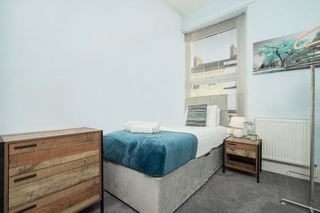 Saint James' Place East - Photo 2