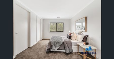 LUXURIOUSLY APPOINTED FAMILY RESIDENCE - Photo 3