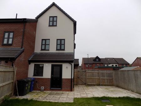 3 bedroom semi-detached house to rent - Photo 3