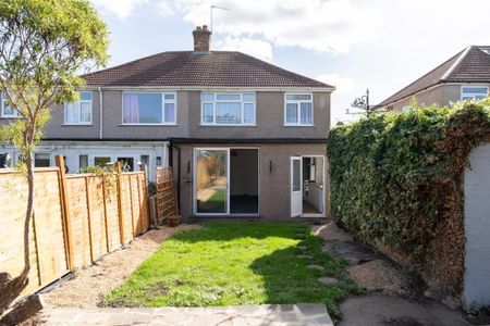 3 bedroom semi-detached house to rent - Photo 4