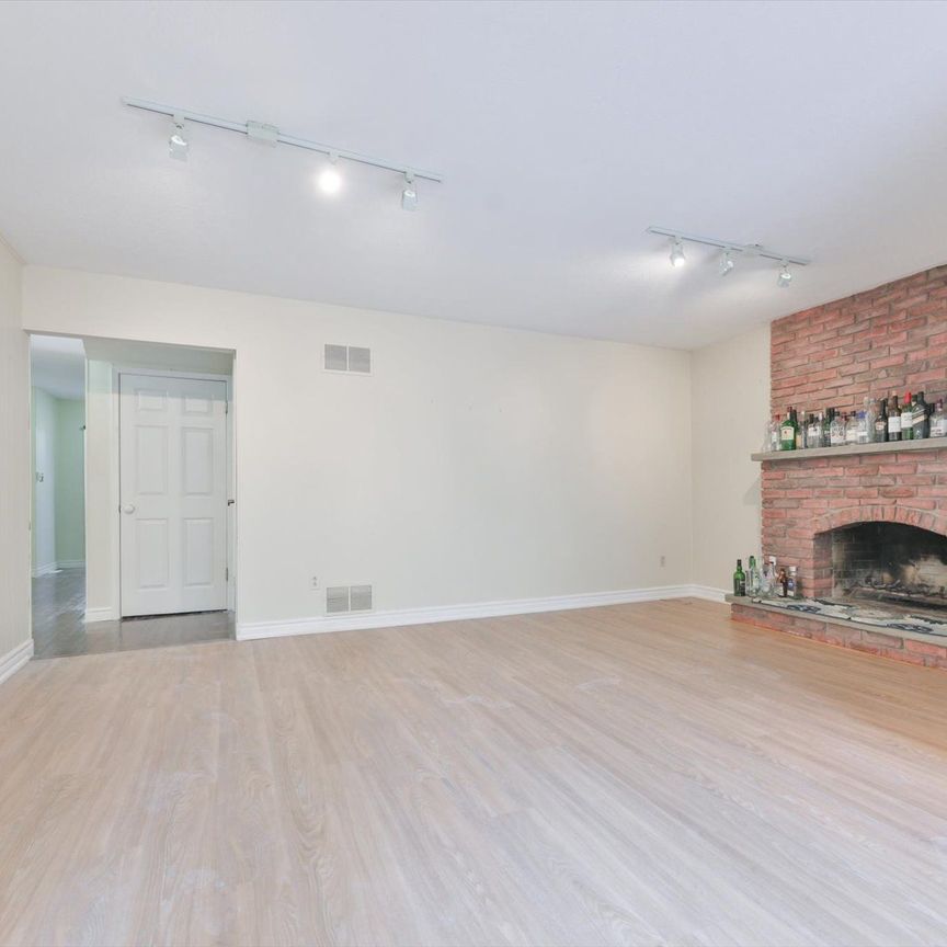 For Lease - 33 Kilchurn Castle Drive, Toronto, Ontario - Photo 1