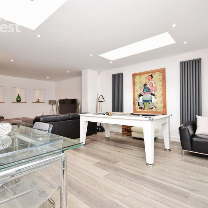 5 bedroom detached bungalow to rent - Photo 1