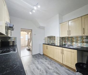 3 bedroom semi-detached house to rent - Photo 2