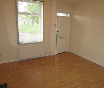 Cronkeyshaw Road, Rochdale - Photo 4