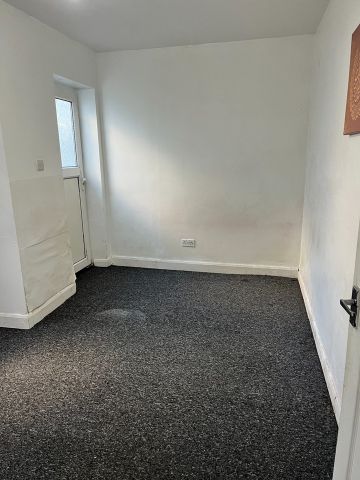 2 Bed Flat, Stanley Street, LU1 - Photo 5