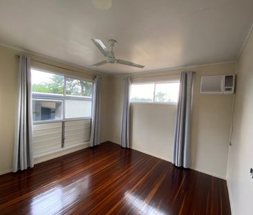 NEAT AND TIDY 3 BEDROOM HOME , TIMBER FLOORS , LARGE BLOCK WITH A S... - Photo 3