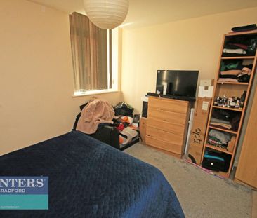 2 bedroom Flat To Let - Photo 2