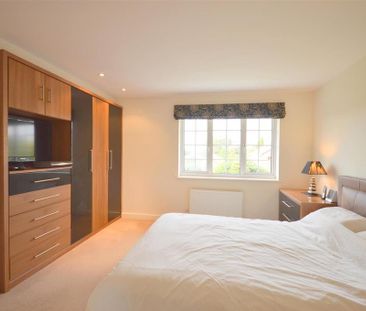 4 bedroom detached house to rent - Photo 6