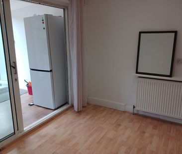 1 Bed Flat, St. Johns Road, NW11 - Photo 4