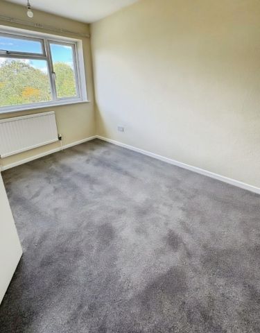 3 bedroom House To Let - Photo 2
