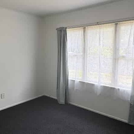 Spacious Three-Bedroom Family Home - Photo 1