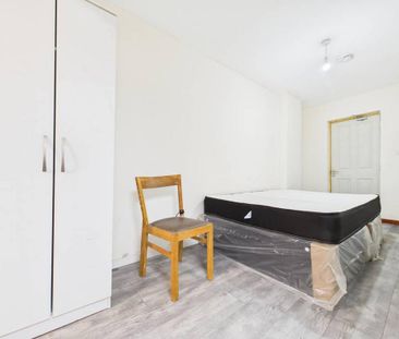 6 bedroom terraced house to rent - Photo 3