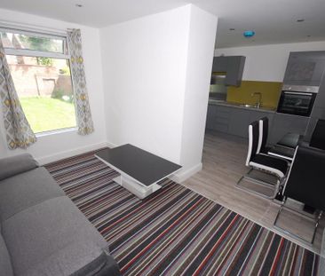 3 bedroom apartment to rent - Photo 4