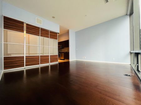 For Lease - 832 Bay Street Unit# 212, Toronto, Ontario - Photo 2