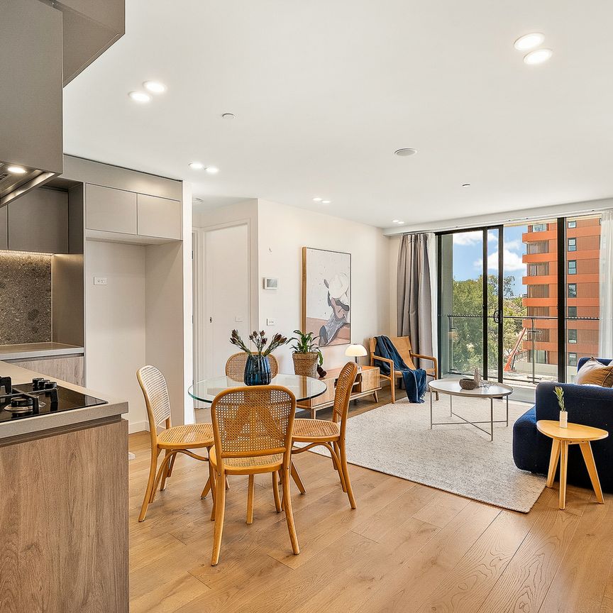 Sunlit Spaces and Scenic Views - Photo 1