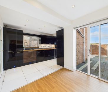 3 bedroom semi-detached house to rent - Photo 5