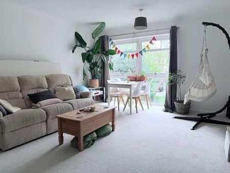 Surbiton, Surrey, KT5 - Photo 3
