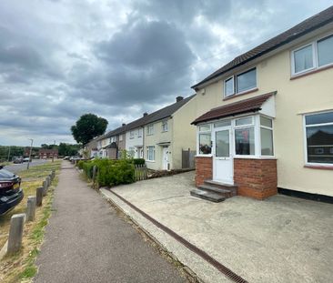 4 bed semi-detached house to rent in Barnhurst Path, Watford, WD19 - Photo 4