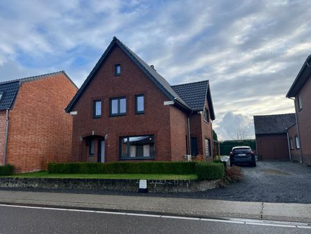 Gerenoveerde gezinswoning met 4 slaapkamers te Ellikom - Photo 3