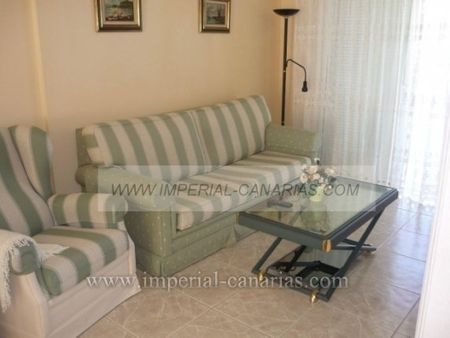 soleado apartamento en la zona de la paz con dos Terrazas y piscina. - Photo 2