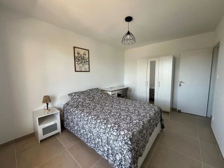 Location Appartement 5 pièces 92m² TOULON 83000 - Photo 5