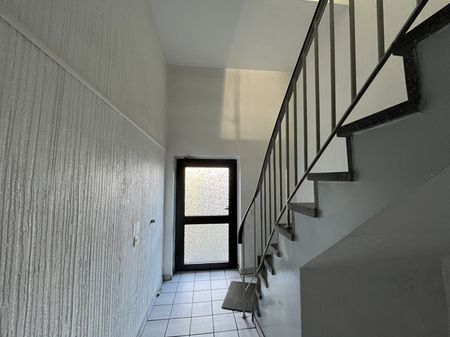 Mitten im Leben! Modernisierte 3-Zimmer Wohnung - optimal für 1-2 Personen - Photo 5