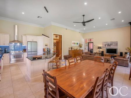 Open the Door to Timeless Elegance - Photo 2