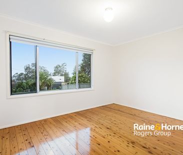Comfortable Three-Bedroom Home in a Lakeside Location - Photo 2