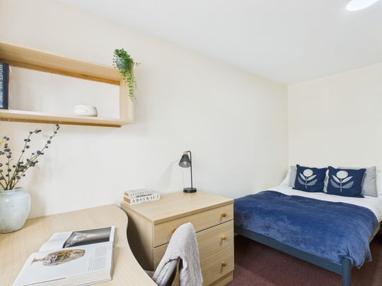 Room in a Shared House, Smithdown Lane, L7 - Photo 1