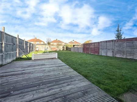 3 bedroom semi-detached house to rent - Photo 2