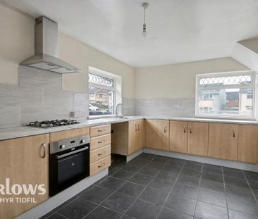 3 bedroom end of terrace house to rent - Photo 4