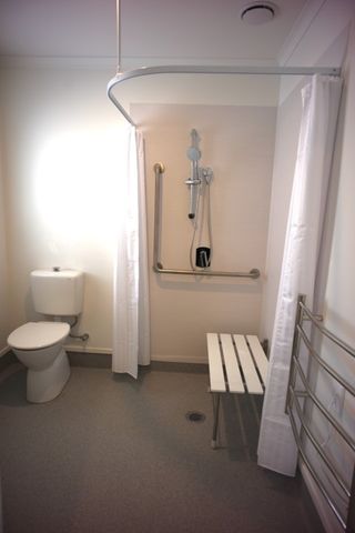 Fully furnished, self contained, studio room! - Photo 5