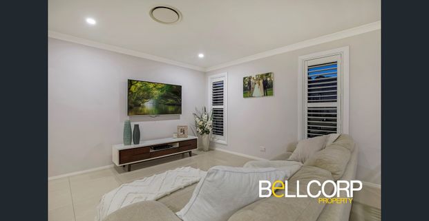 Luxurious family home designed for easy living and entertainment!!! Open Home Saturday 20 December @ 10am - Photo 1