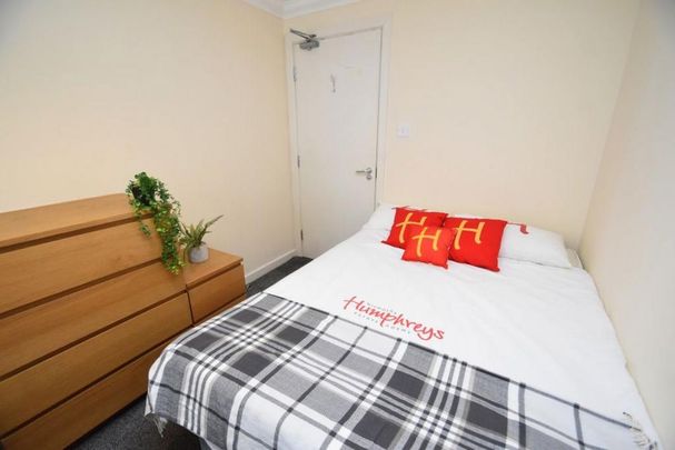 5 bedroom flat to rent - Photo 1