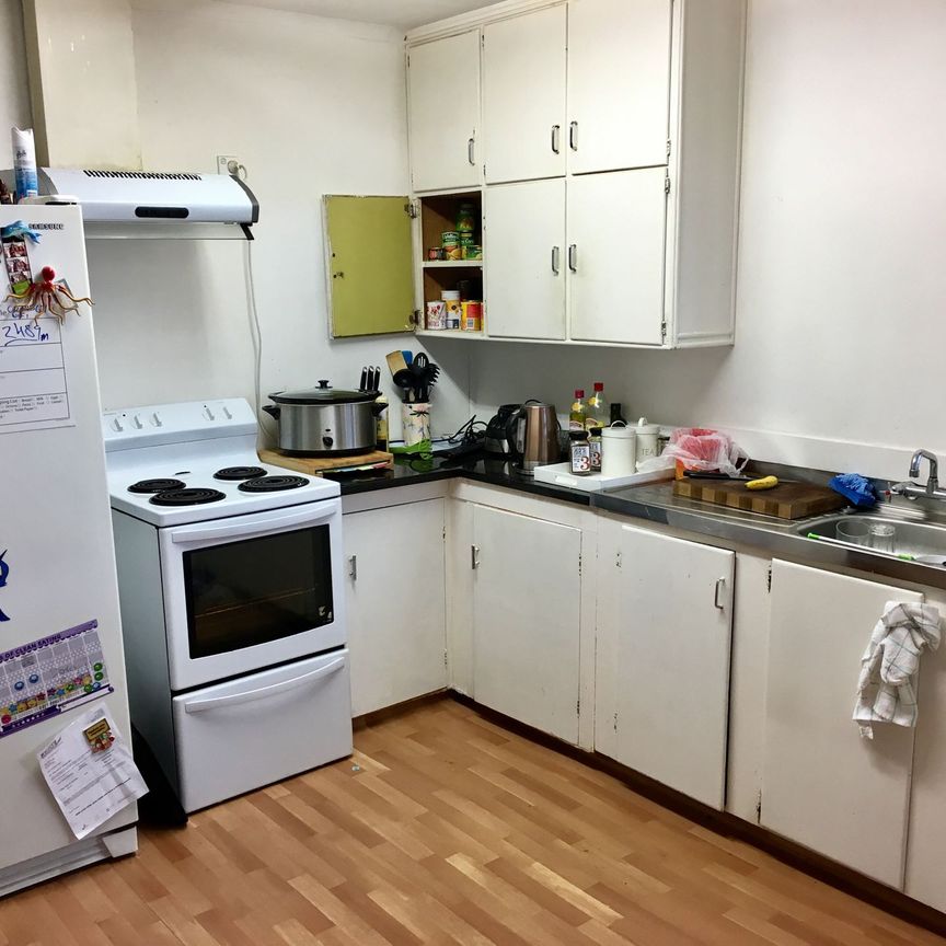 4 Bedroom Brick and Tile Property&excl;&excl; - Photo 1