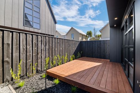 Modern Comfort Meets Easy Living in Riccarton - Photo 2