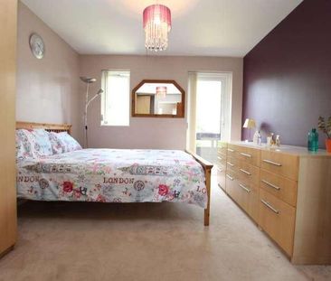 Woking, Surrey, GU21 - Photo 6