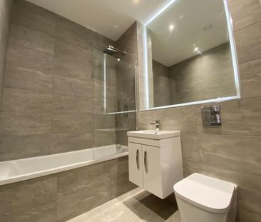 River Court, Woking, Surrey, GU21 - Photo 2