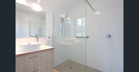 46 Imperial Avenue, Cannon Hill, Qld 4170 - Photo 2