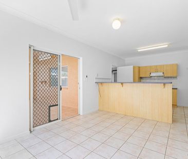 LARGE THREE BEDROOM HOME WITH SHED IN QUIET NEIGHBOURHOOD - Photo 6