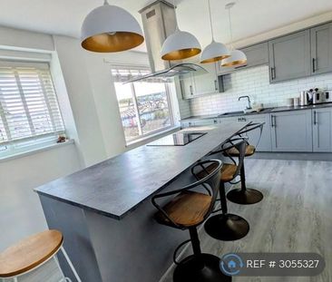 1 bedroom in a house share to rent - Photo 2
