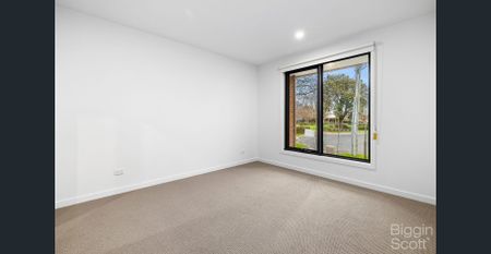 4 Bedroom Townhouse with Modern Charm! - Photo 2