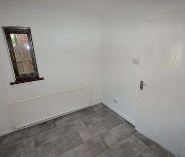 2 bedroom semi-detached house to rent - Photo 4