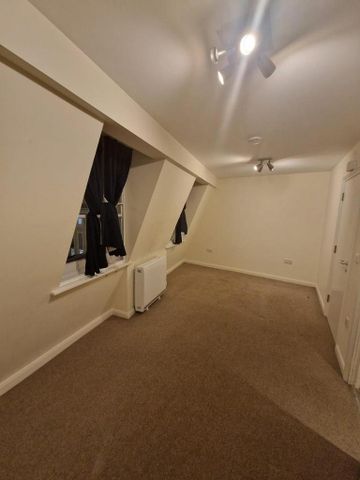 3 bedroom flat to rent - Photo 2