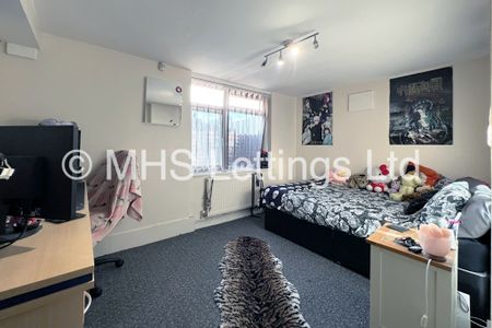 3 Bedroom Mid Terraced House for rent in Graham Avenue - Photo 4