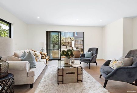 Executive 6-Bedroom Home in Albany – Spacious ! - Photo 3